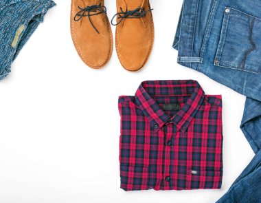 Beyaz arka plan üzerinde Mens sonbahar giysileri ile kopya alanı ayarla