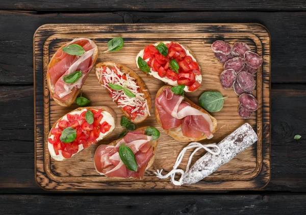 Set snacks for wine is served on wooden board — Stock Photo, Image