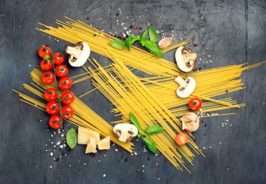 Çeşitli hammaddelerini pişirme İtalyan makarna için ayarla