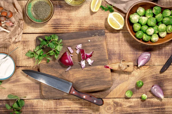 Vários ingredientes para cozinhar alimentos saudáveis com brotos — Fotografia de Stock