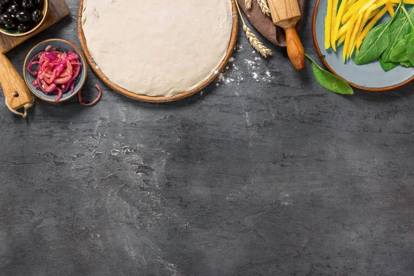 Various raw ingredients for cooking vegetarian pizza with copy s — Stock Photo, Image