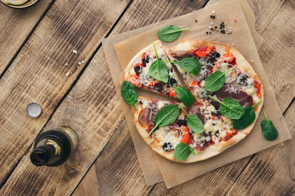 Italian homemade pizza on wooden table with light beer — Stock Photo, Image