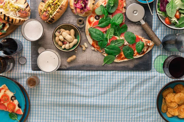 Italian pizza, hot dog, salad, wine, lager, snacks to beer — Stock Photo, Image