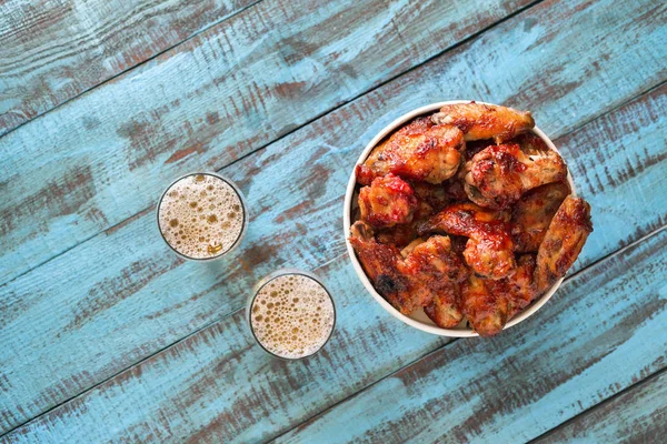 Fried chicken wings in paper bucket — Stock Photo, Image