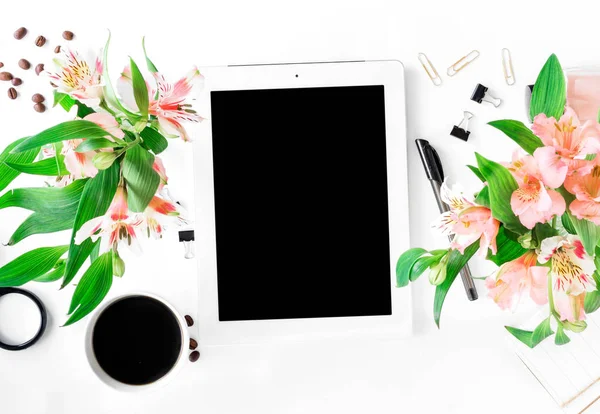 Tablet ile boş bir ekran ile çalışma alanı