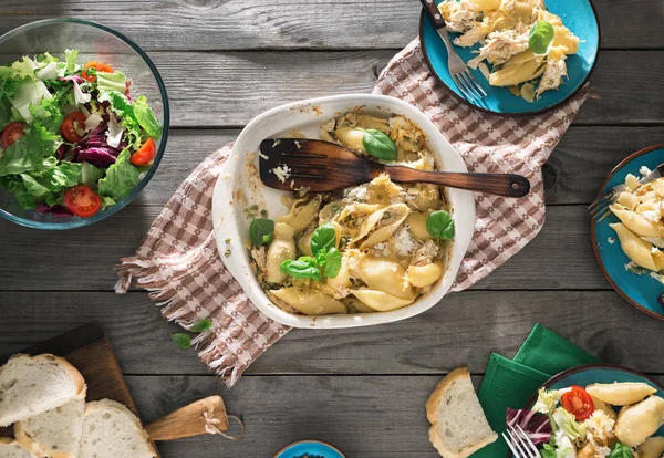 Dinner table with Italian pasta and salad — Stock Photo, Image