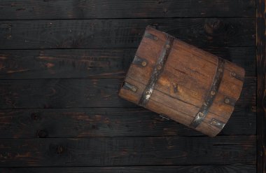 Eski kapalı göğüs kopya alanı koyu ahşap tablo