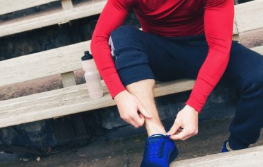 Genç sporcu eğitim için hazırlanıyor 