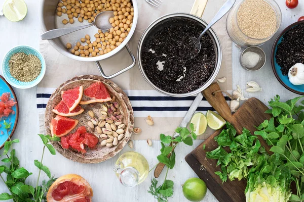 Ingredients for cooking tasty and healthy vegetarian food — Stock Photo, Image