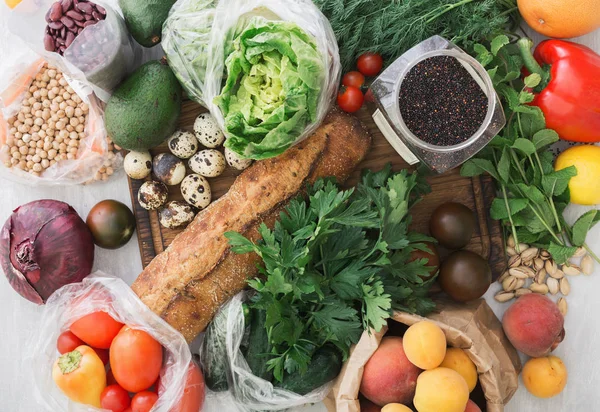 Quinua, garbanzos, frijoles, pan, verduras, frutas. Conjunto de sanar — Foto de Stock