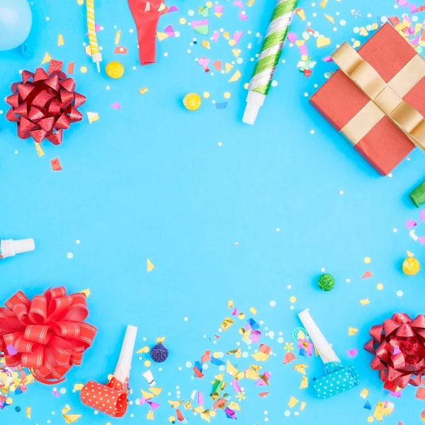 Färgglada firande mönster med olika part konfetti, balloo — Stockfoto