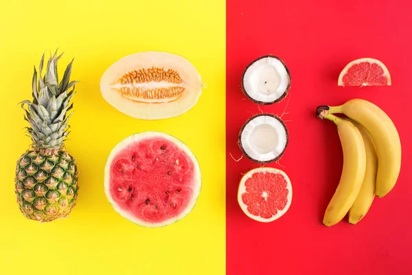 Creatieve lay-out gemaakt van ananas, watermeloen, kokos, meloen, grapefruit en bananen op kleurrijke achtergrond — Stockfoto