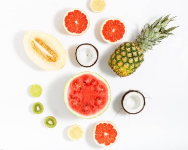Karpuz, Hindistan cevizi, kavun, greyfurt, limon ve beyaz üzerine limon 