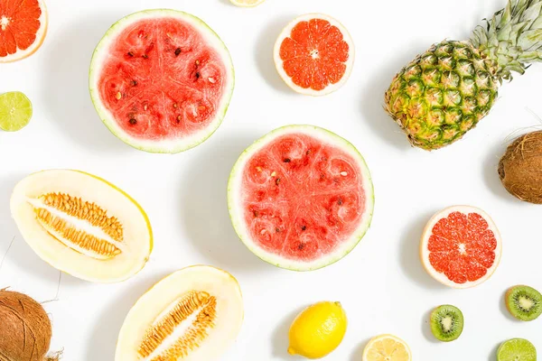 Watermeloen, kokosnoot, meloen, grapefruit, limoen, citroen en pineappl — Stockfoto