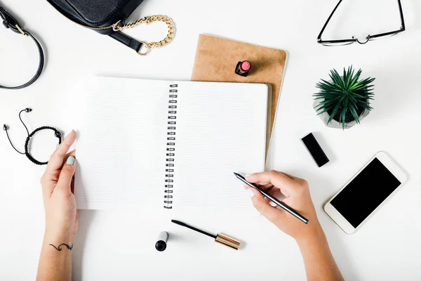 Mujer escritura a mano — Foto de Stock