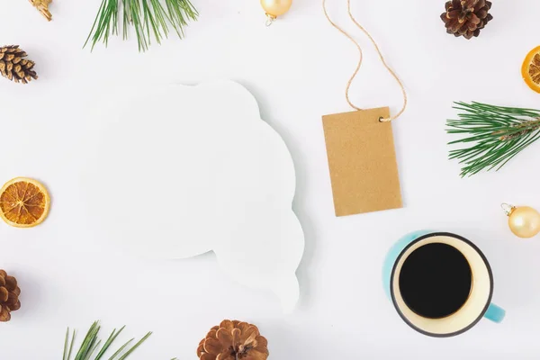 Weihnachtsbaum, Kaffee, Zapfen — Stockfoto