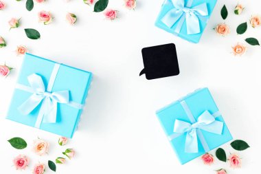 Mavi hediye kutuları 