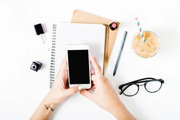 Spazio di lavoro femminile freelance — Foto Stock