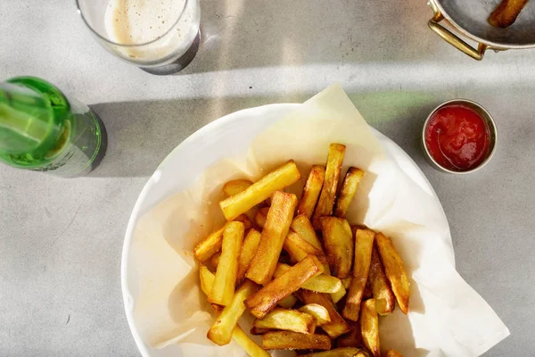 Placa de papas fritas con ketchup — Foto de Stock