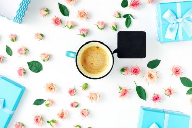 Mavi hediye kutuları 