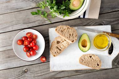 İtalyan bruschetta yemek pişirmek için malzemeler