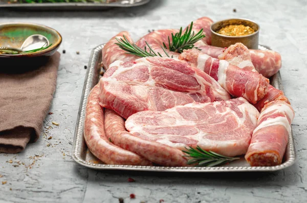 çiğ biftek ve sosis