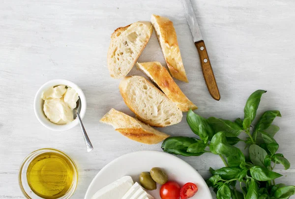 Ingrediënten voor het koken Italiaanse bruschetta — Stockfoto