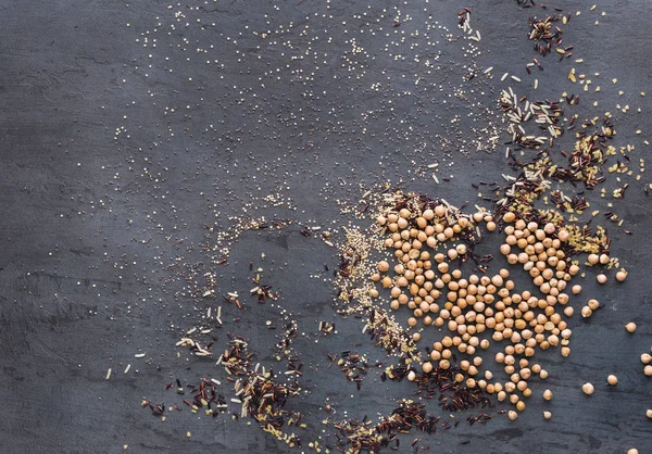 Yığın ham farklı tohumların 