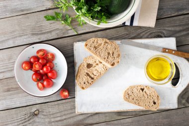 İtalyan bruschetta yemek pişirmek için malzemeler