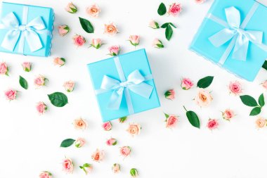 Mavi hediye kutuları 