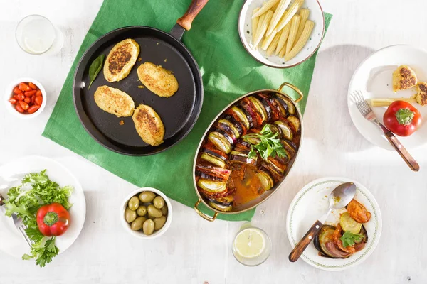 Vejetaryen yemek masası kavramı