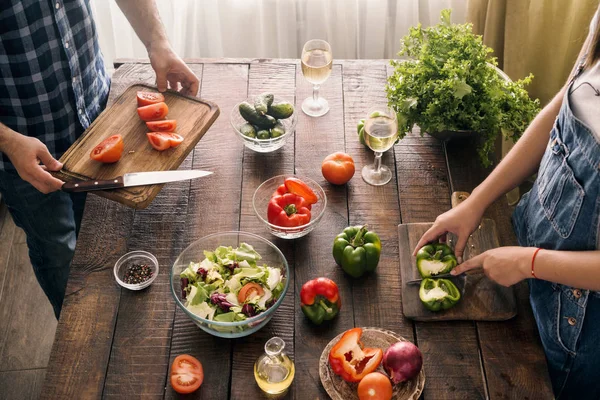 Paar kocht gemeinsam — Stockfoto