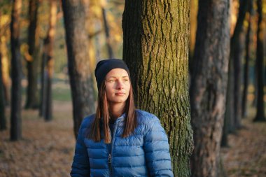 Sonbahar sonbahar park kadında 