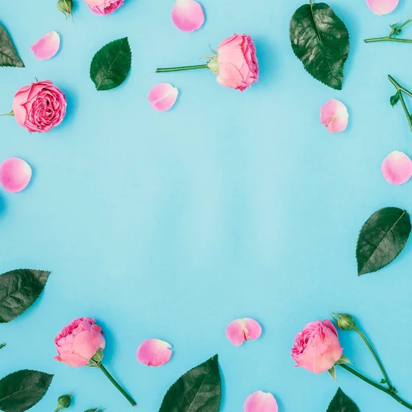 Moldura redonda feita de rosas rosa — Fotografia de Stock