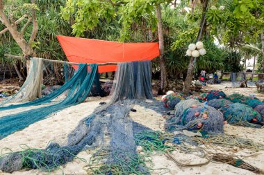 Balıkçı köyü balıkçılık için ağ. Afrika, Tanzanya, Zanzibar