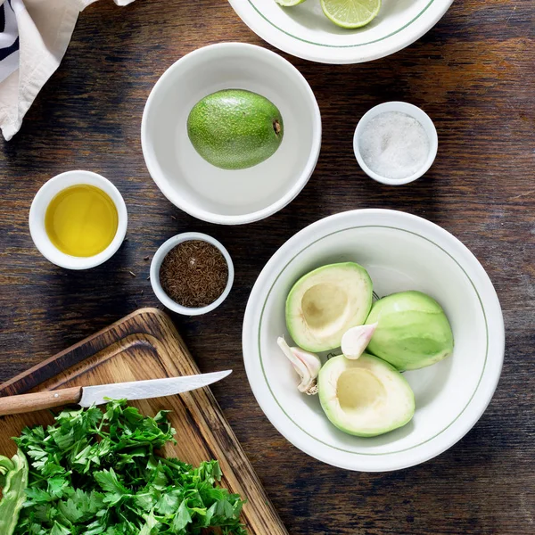 Set Materie Prime Cottura Della Salsa Guacamole Messicana Tavola Legno — Foto Stock