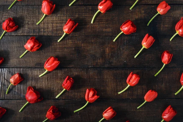 Cadre Tulipes Rouges Sur Fond Bois Foncé Vue Dessus Couchage — Photo