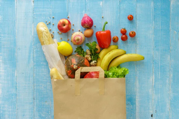 Papieren Tas Vol Met Verschillende Gezonde Voeding Blauwe Achtergrond Bovenaanzicht — Stockfoto