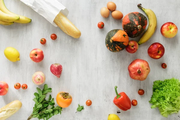 Quadro Visão Superior Conjunto Alimentos Crus Fundo Madeira Branca Conceito — Fotografia de Stock