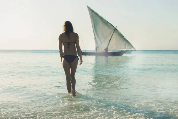 Hermosa Mujer Bikini Playa Del Océano — Foto de Stock