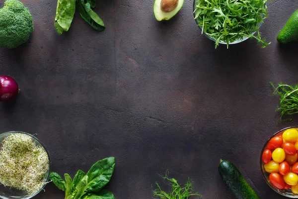 Moldura Conjunto Ingredientes Para Salada Desintoxicação Fundo Escuro Brócolis Espinafre — Fotografia de Stock