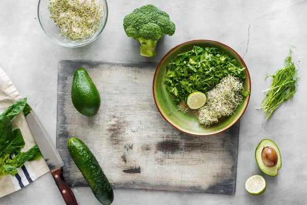 Visão Superior Ingredientes Diferentes Para Cozinhar Uma Salada Desintoxicação Superfície — Fotografia de Stock