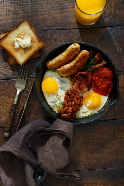 Full English Breakfast Dark Wooden Table Top View — Stock Photo, Image