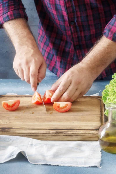 Man Cooking Salad Home Kitchen Healthy Food Concept — Stock Photo, Image