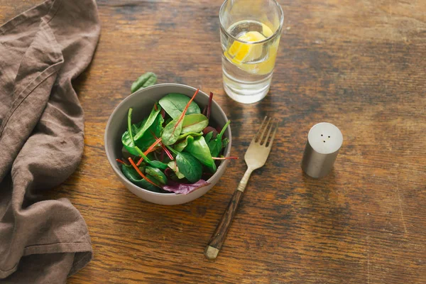 Biodynamiska Vegetariskt Koncept Skål Med Sallad Med Spenat Blad Och — Stockfoto