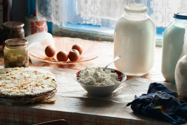 Комплект Домашнего Творога Яйца Пирог Консервированные Домашние Грибы Банка Молока — стоковое фото