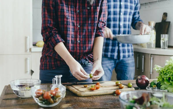 Pareja Preparando Desayuno Verduras Casa Cocina — Foto de Stock