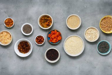 Yemek sağlıklı yemek için farklı vejetaryen malzemeler ayarla