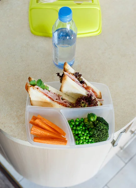 Prepared School Lunch Lunch Box Bottle Water Home Kitchen — Stock Photo, Image