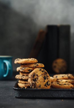 Ev yapımı çikolatalı kurabiye.